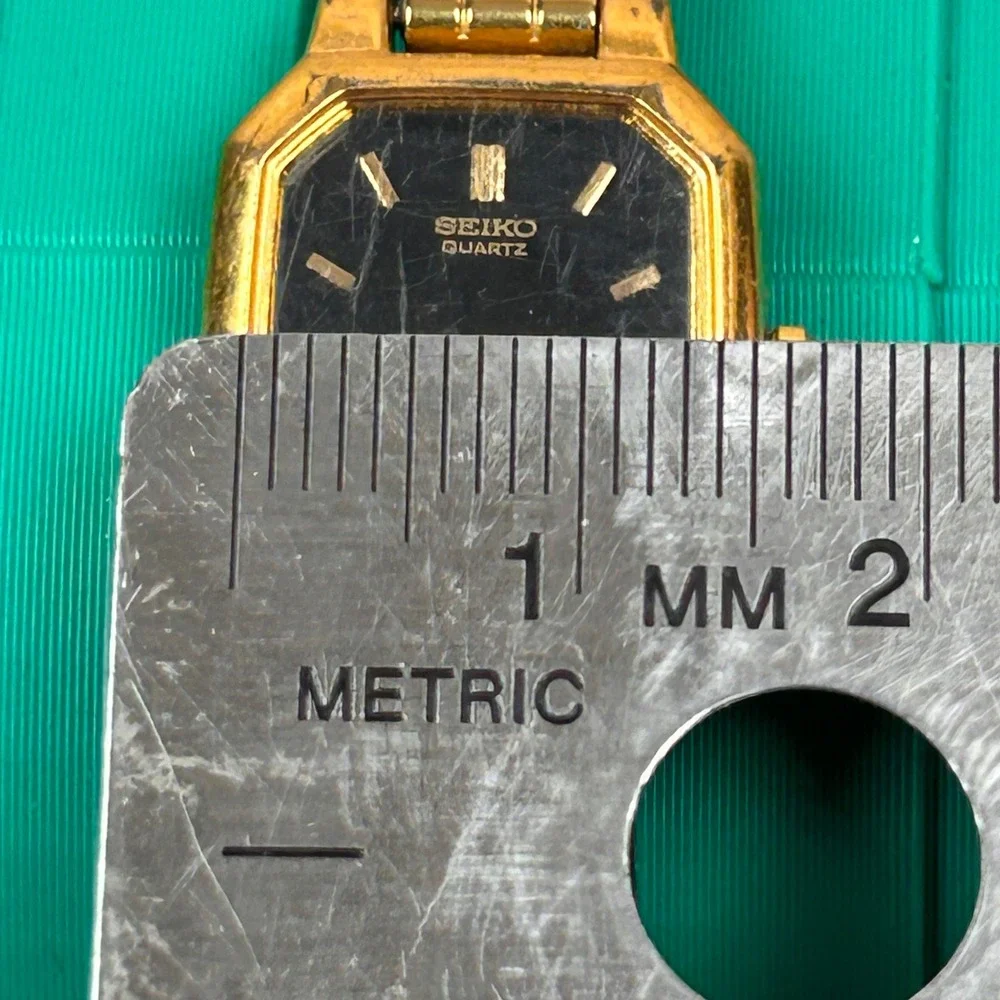 Seiko Quartz Ladies Watch Gold Tone Octagonal Black Dial V400-5608 Vintage‎